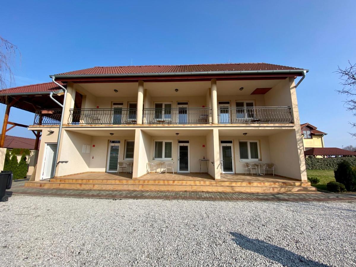 Apartmanovy Dom Flora Veľký Meder Eksteriør billede